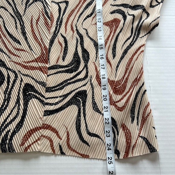 Lindex Pleated V Neck Top Blouse Short Sleeve Size Small NWOT - Picture 8 of 10